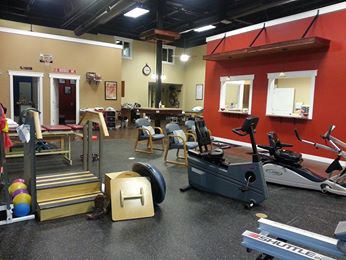 https://www.fast-tracktherapy.com/files/photos/services-gym.jpg